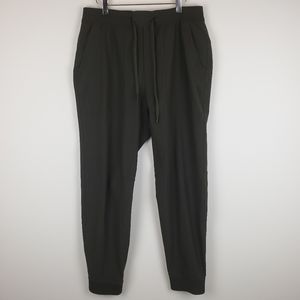 Lululemon ABC (anti-ball crushing) Jogger 31" size Large